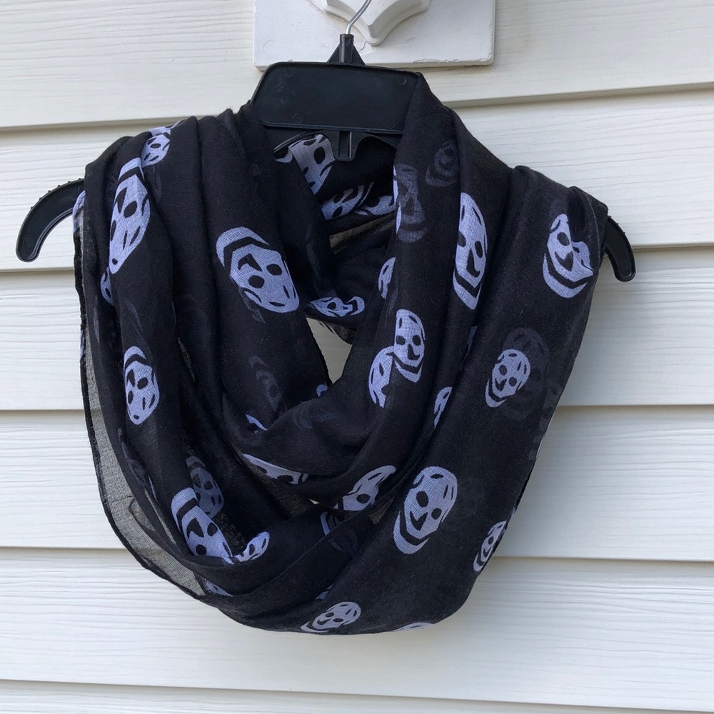 Black High-Low Skull Print scarf